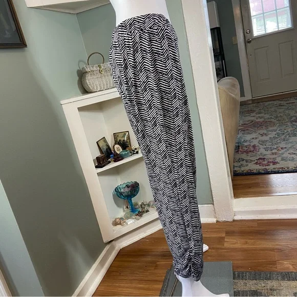 Chicos Sz 1 Bundle of 2 Wild Geometric Tribal Pants Animal Print Size 8 Zigzag - Picture 13 of 16
